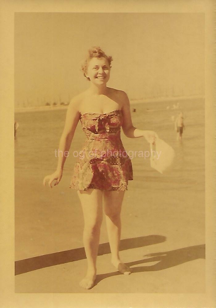 FOUND Photo Poster paintingGRAPH Color SWIMSUIT GIRL Original Snapshot 1950's WOMAN 19 19 E