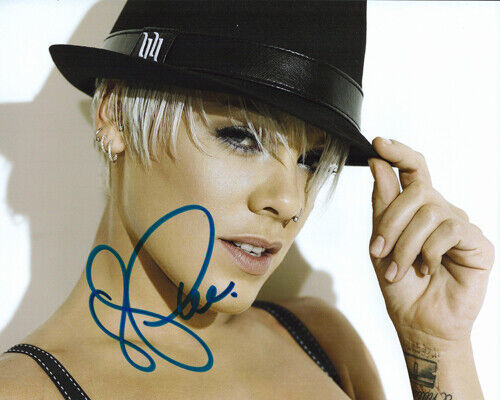 Autographed Photo Poster painting Pink - Alecia Beth Moore signed 8 x 10