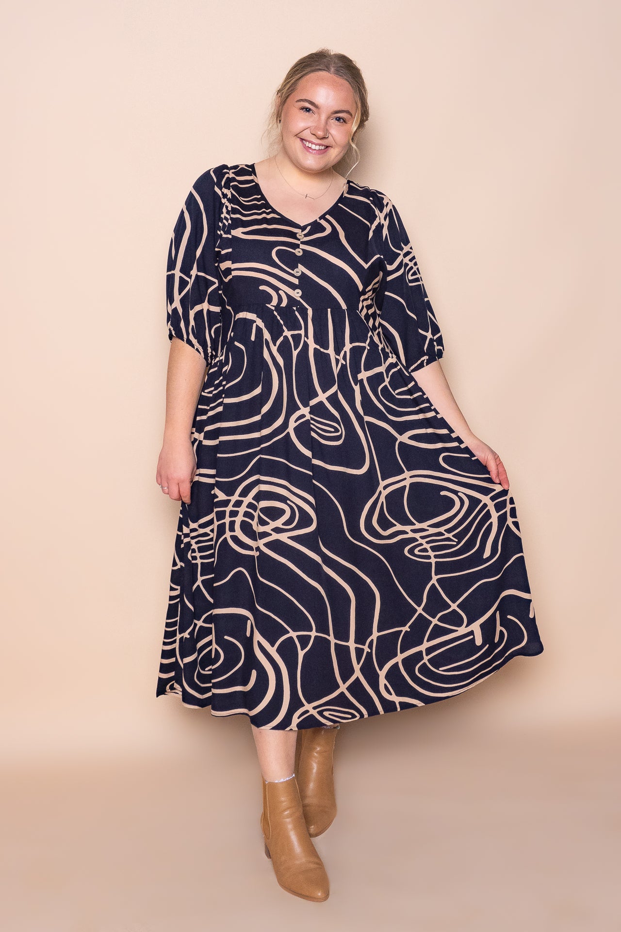 Isimay Midi Dress in Navy