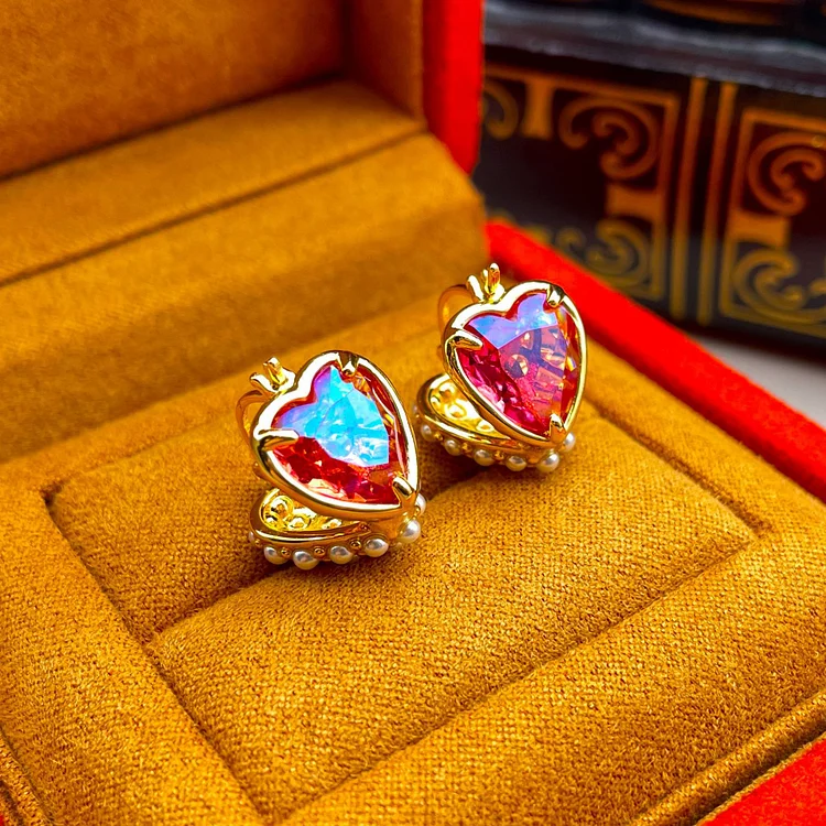 Double sided heart-shaped ear buckle