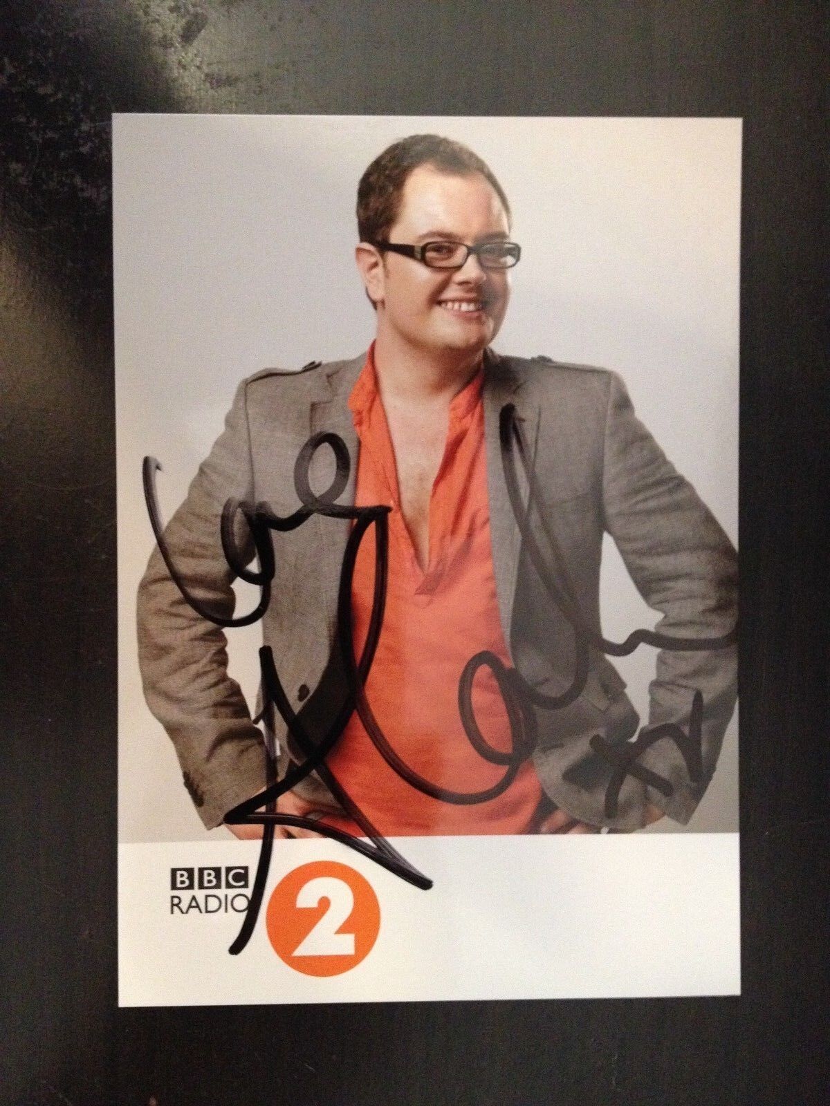 ALAN CARR - COMEDIAN AND CHAT SHOW HOST - EXCELLENT SIGNED Photo Poster paintingGRAPH