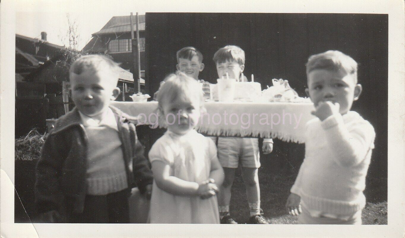 PARTY KIDS Vintage FOUND Photo Poster paintingGRAPH bwOriginal Snapshot 96 21 S