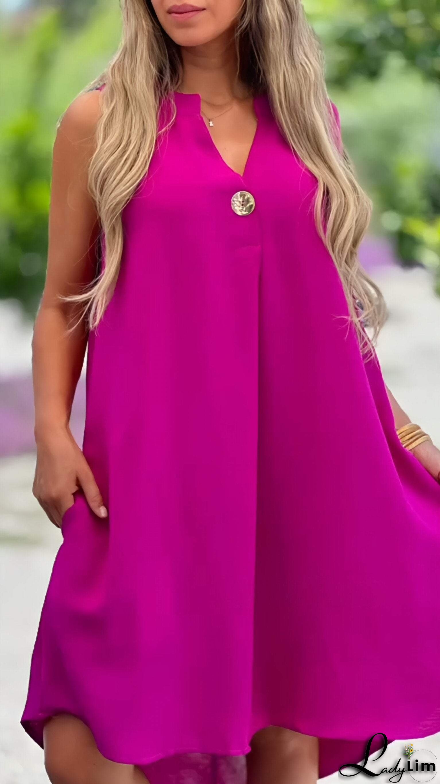 Feminine and light Dress