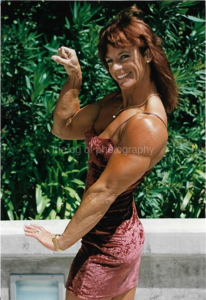 FEMALE BODYBUILDER 80's 90's FOUND Photo Poster painting Color MUSCLE GIRL Original EN 111 26 C