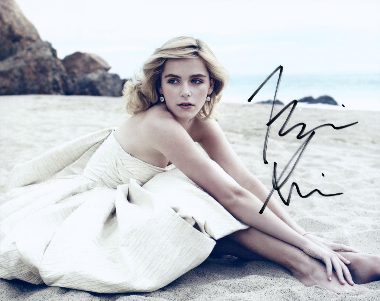 Kiernan Shipka signed 8x10 Photo Poster painting picture autographed good looking plus COA