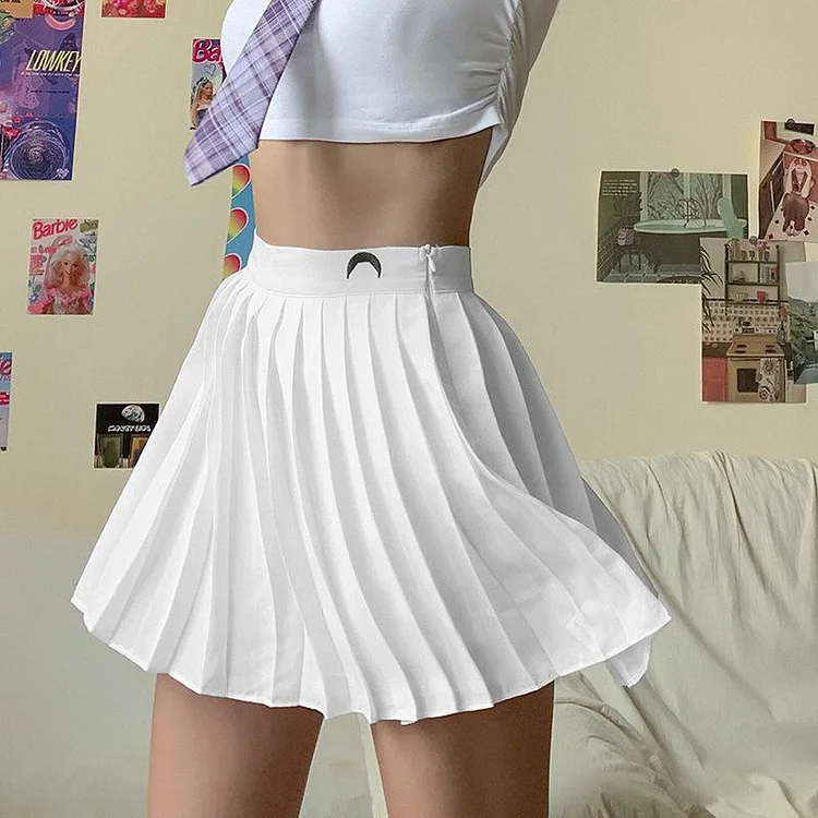 Moon Embroidery White Pleated Skirts