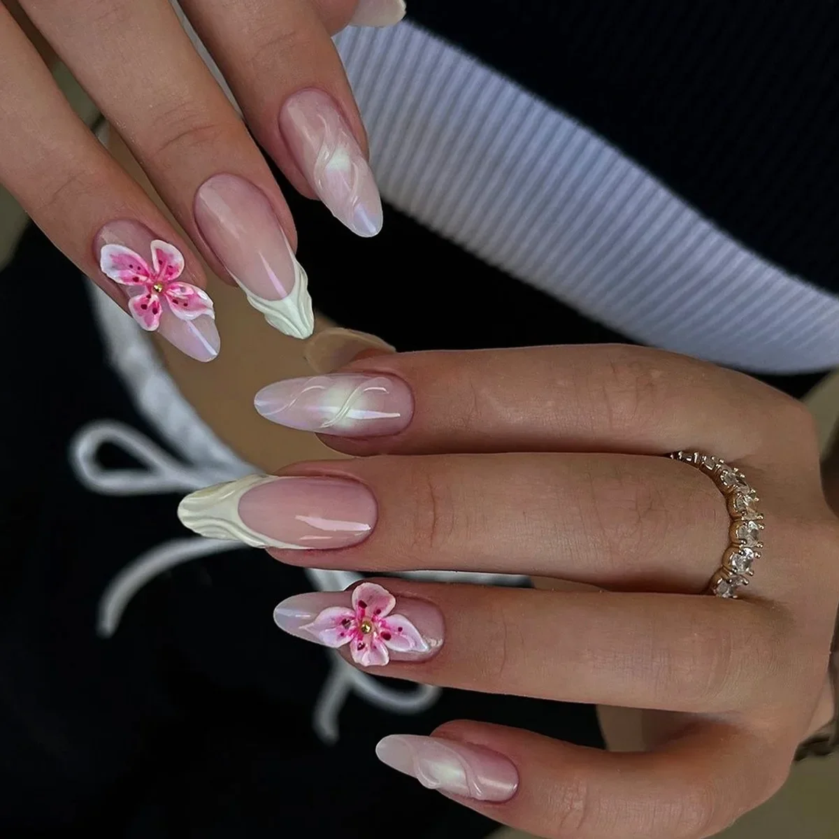 Qinice 24Pcs Sweet Short Almond French False Nails with Glue 3D Wave Nail Pattern Floral Pink Blush Press on Acrylic Nail Manicure Tips