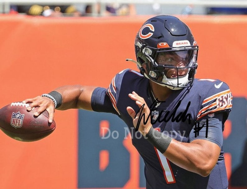 Justin Fields Signed Photo Poster painting 8X10 rp Auto Autographed NFL Chicago Bears Rookie