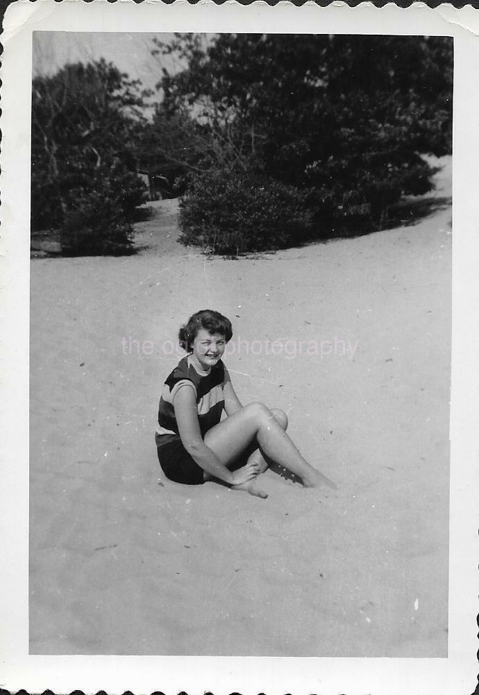 Vintage FOUND Photo Poster paintingGRAPH bw A DAY AT THE BEACH Original Snapshot JD 110 7 E