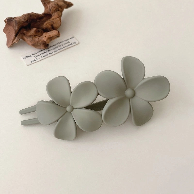 Minimalist Solid Color Flower Plastic Hair Clip
