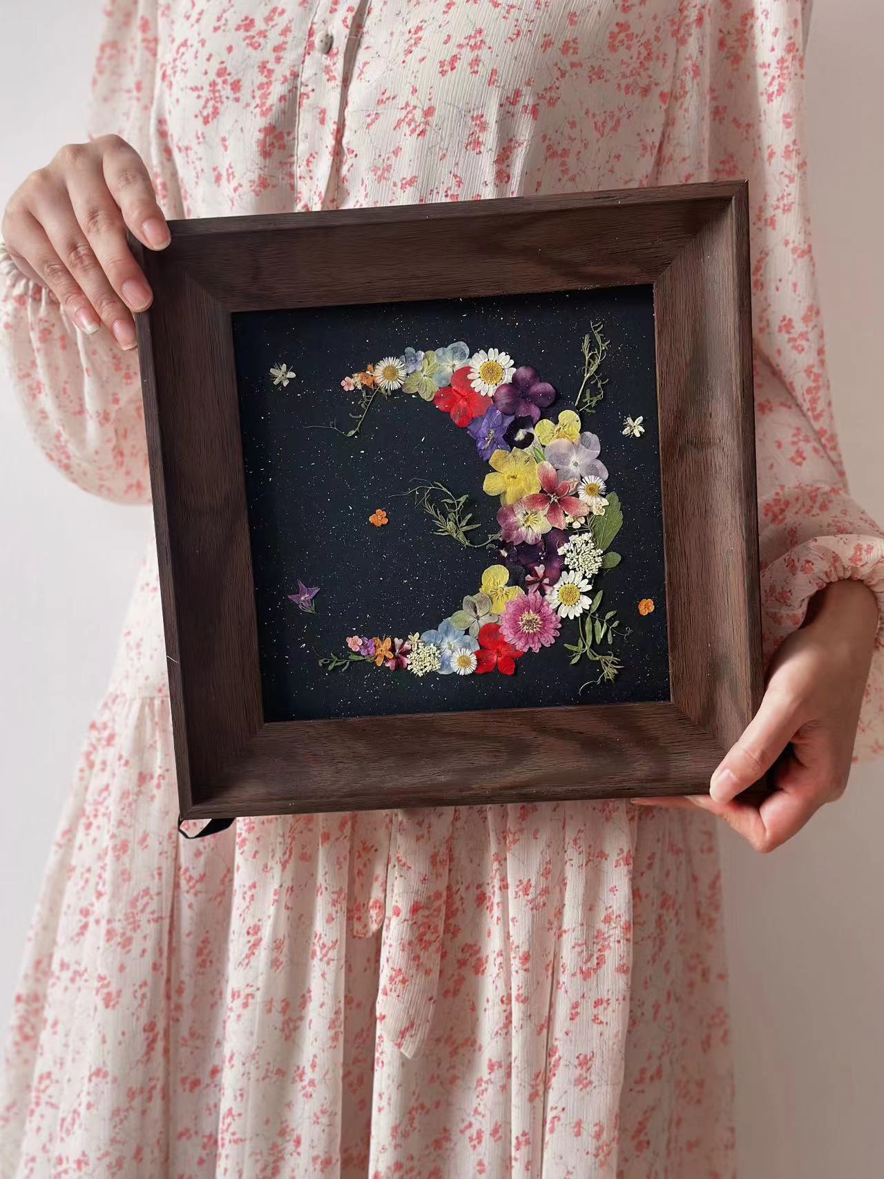 Crescent Moon 1 |Resin Or Wooden Fame |Custom Pressed Flower Preservation | Wedding Flowers | Memorial Flower | Meadow Design | Home Decor