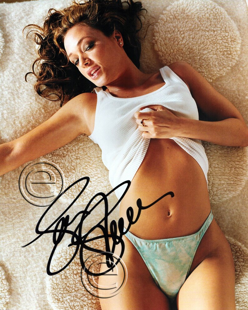 Leah Remini Autographed Signed Photo Poster painting 8 x 10 print Photo Poster painting picture poster wall art autograph