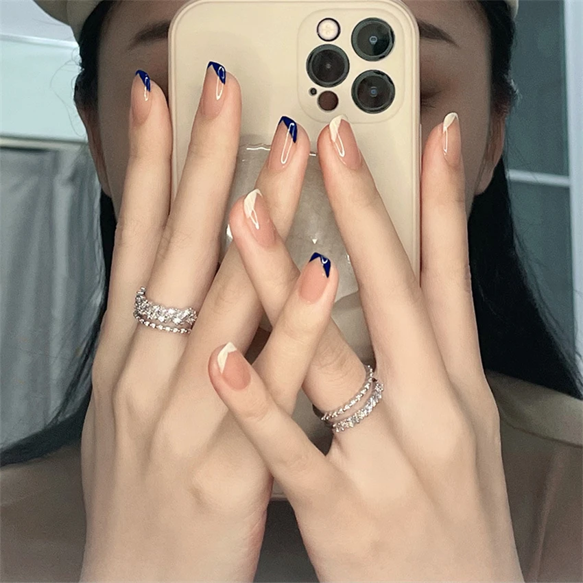 Qinice 24Pcs/Set Milkshake Diamond Lattice Wearing False Nails Tips Fall Winter Adhesive Fake Nails Removable French Press on Nail Art