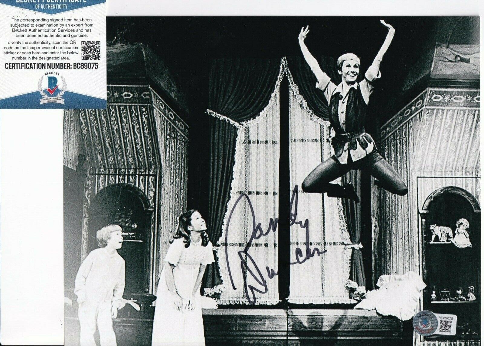 SANDY DUNCAN signed (PETER PAN) autographed 8X10 Photo Poster painting BECKETT BAS BC89075