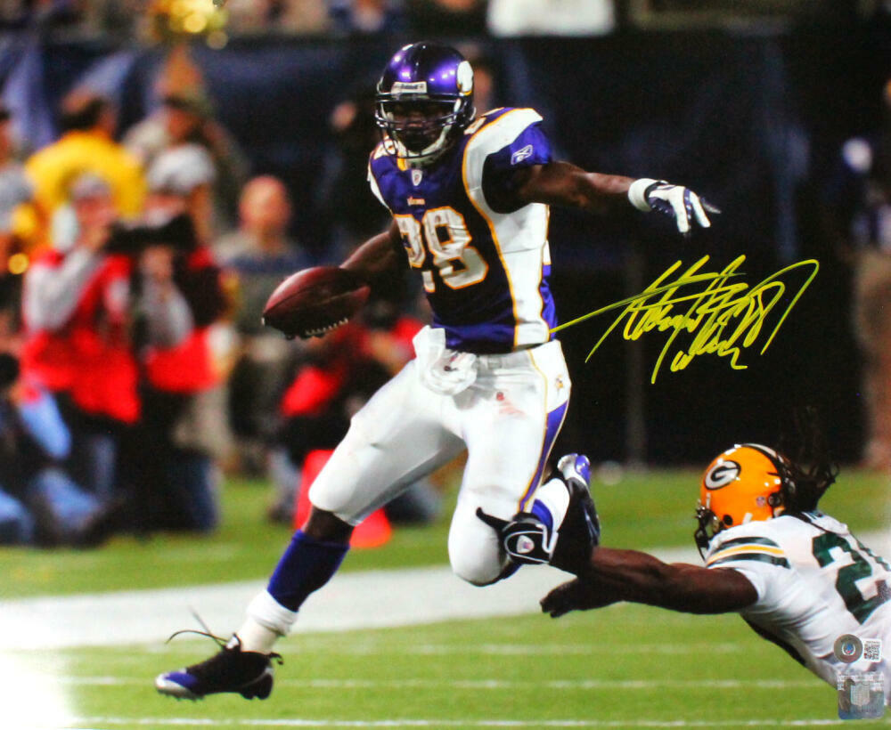 Adrian Peterson Signed Vikings 16x20 Running HM Photo Poster painting-Beckett W Hologram *Yellow