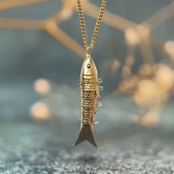 18K Gold Vintage Articulated Fish Pendant Necklace