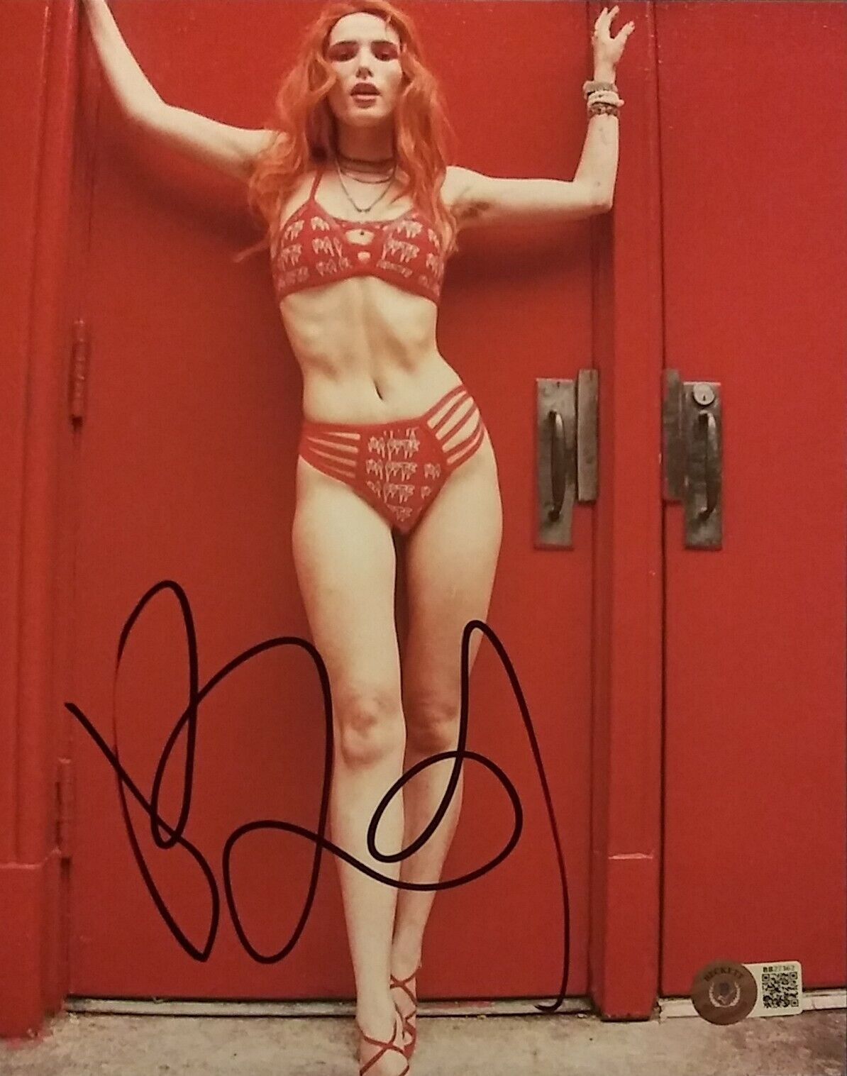 Bella Thorne signed 8 x 10 COA Beckett