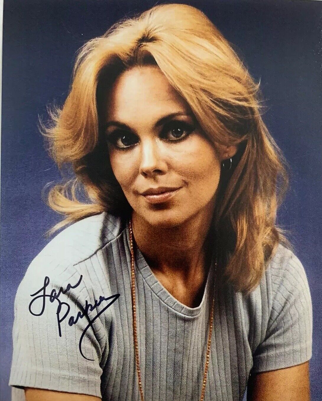 LARA PARKER SIGNED 8x10 Photo Poster painting DARK SHADOWS ACTRESS AUTOGRAPHED AUTHENTIC RARE