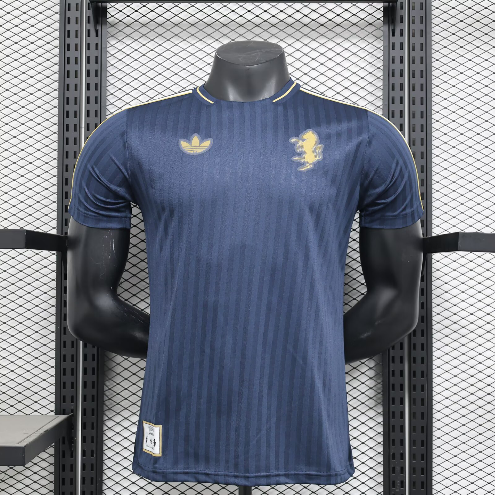 2025/2026 Player Version Juventus Icon Jersey（The player version jersey is a bit tight, please pay attention to the size selection）