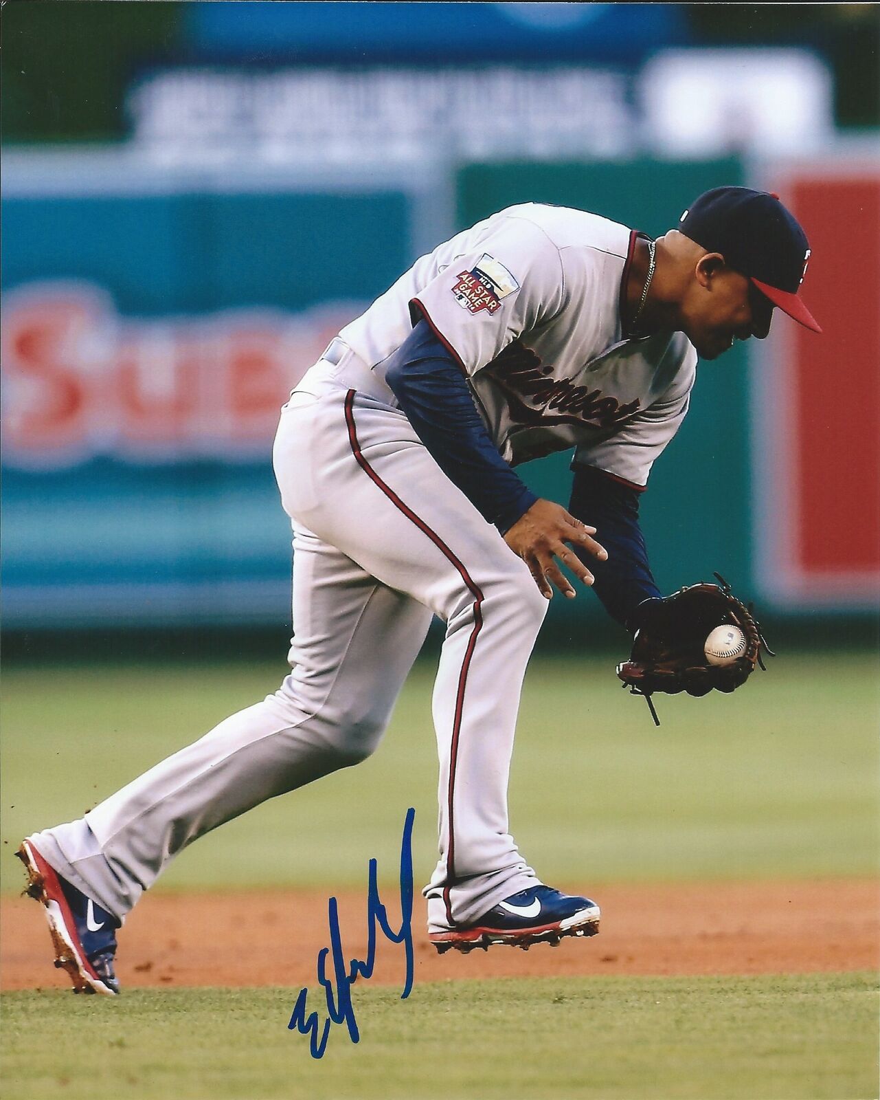 EDUARDO ESCOBAR signed autographed MINNESOTA TWINS 8x10 Photo Poster painting W/COA