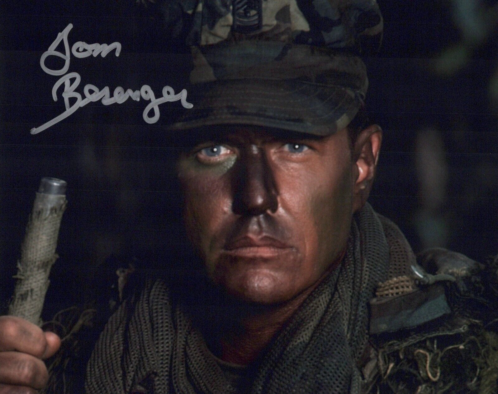 Actor Tom Berenger signed SNIPER 8x10 Photo Poster painting