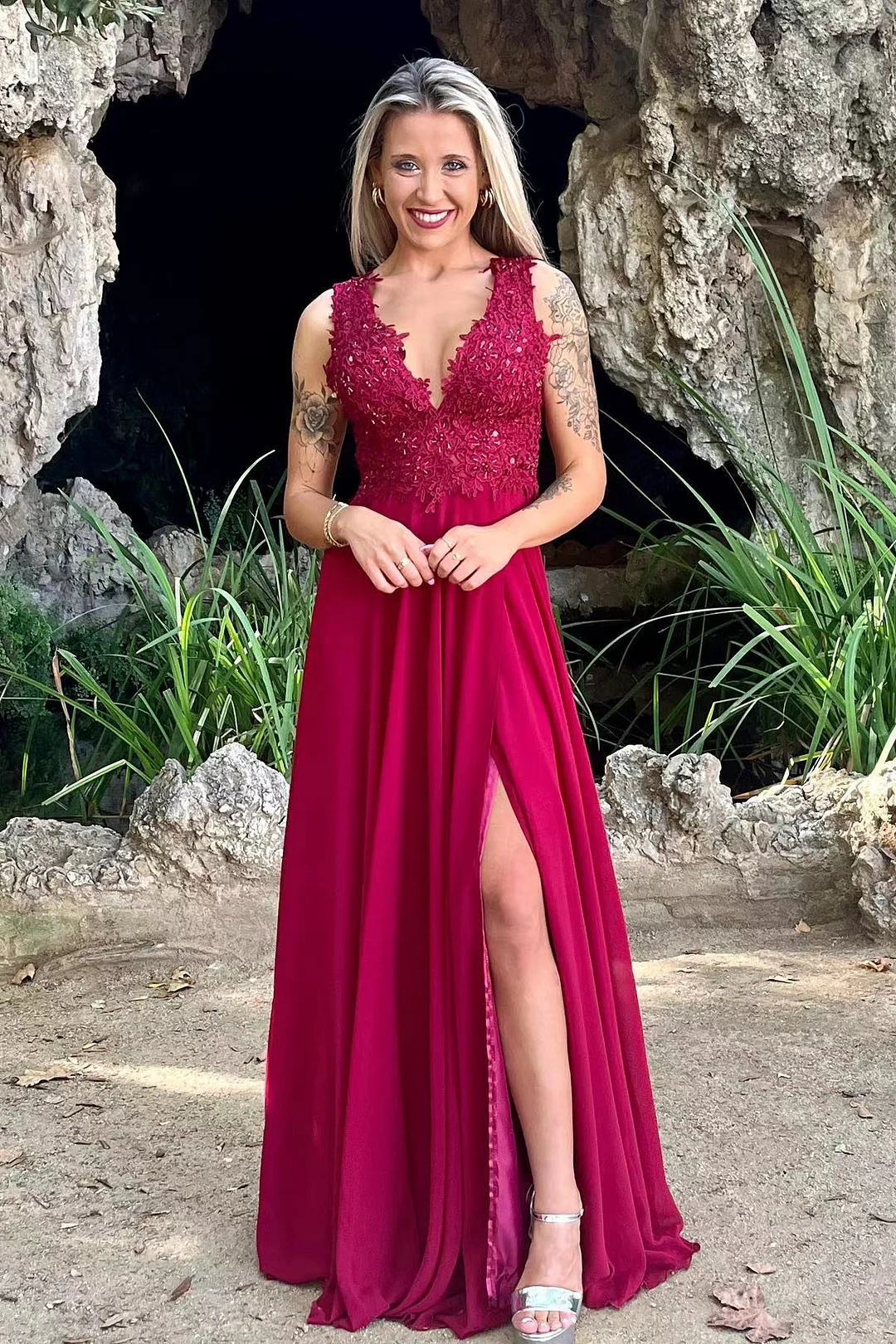 Daisda Beautiful Red V Neck  Long Prom Dress Applique With Slit