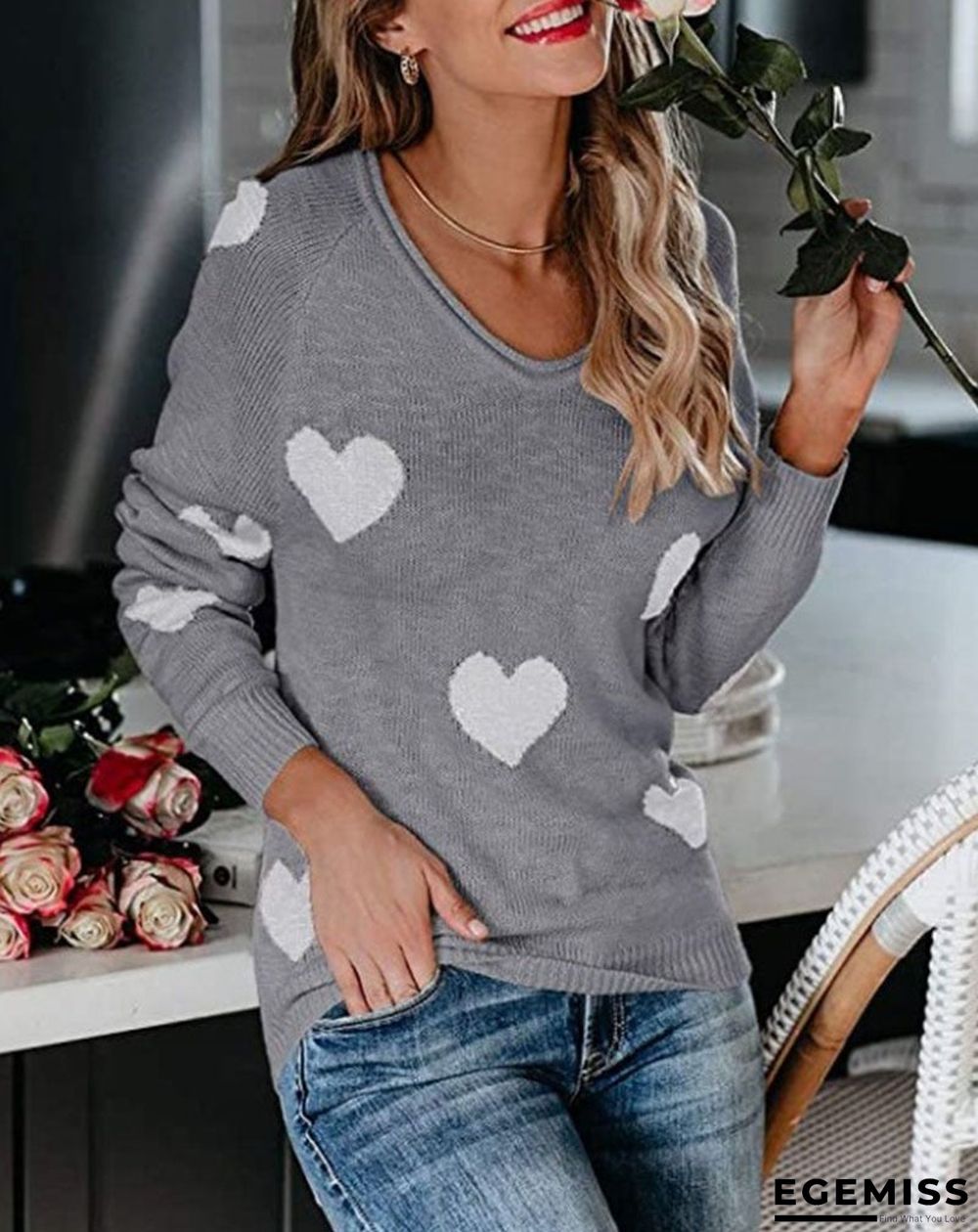 Commuter Ol Large Love V-Neck Sweater | EGEMISS