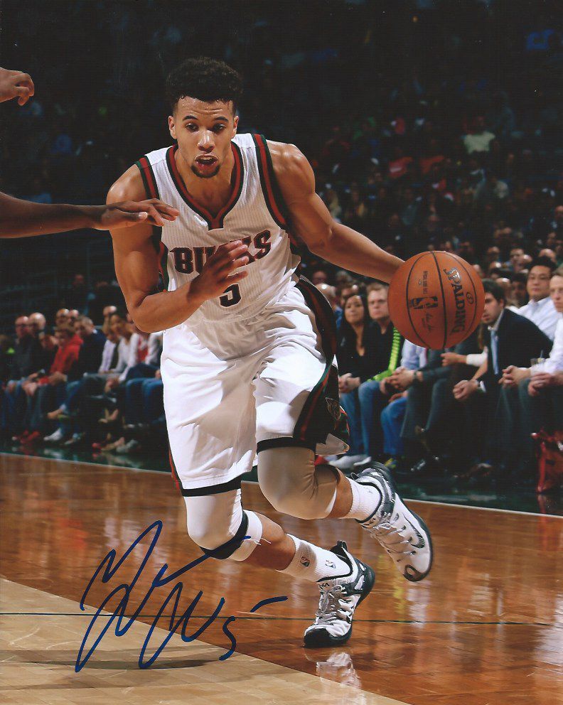 MICHAEL CARTER WILLIAMS signed autographed MILWAUKEE BUCKS 8X10 Photo Poster painting w/COA