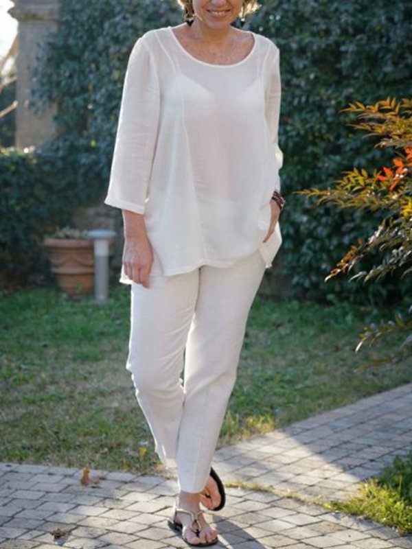 Round neck solid color top and trousers suit