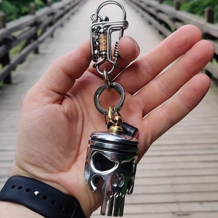 Piston art skull keychain