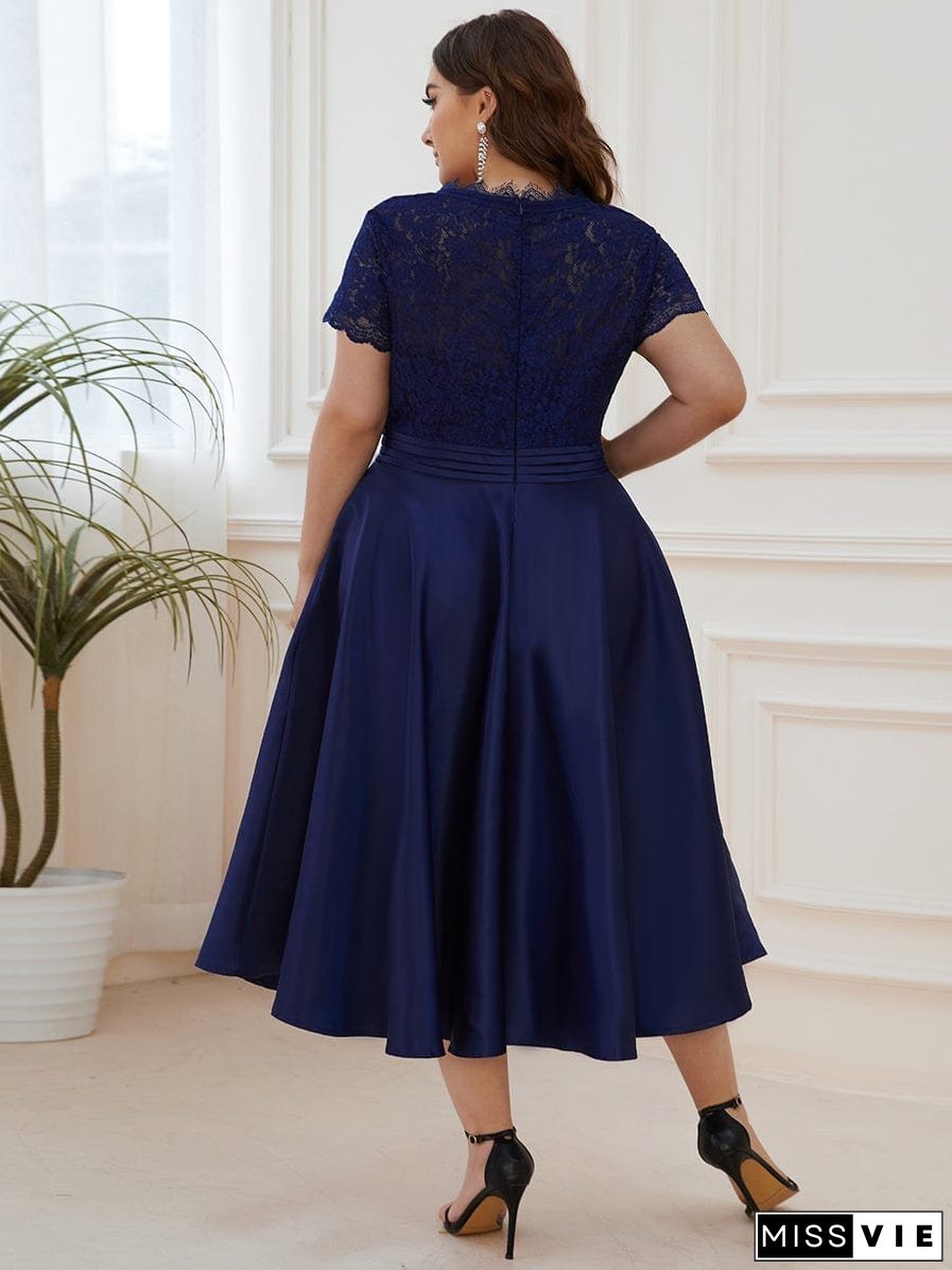 Elegant Plus Size Lace A-line Cocktail Dress with Pockets