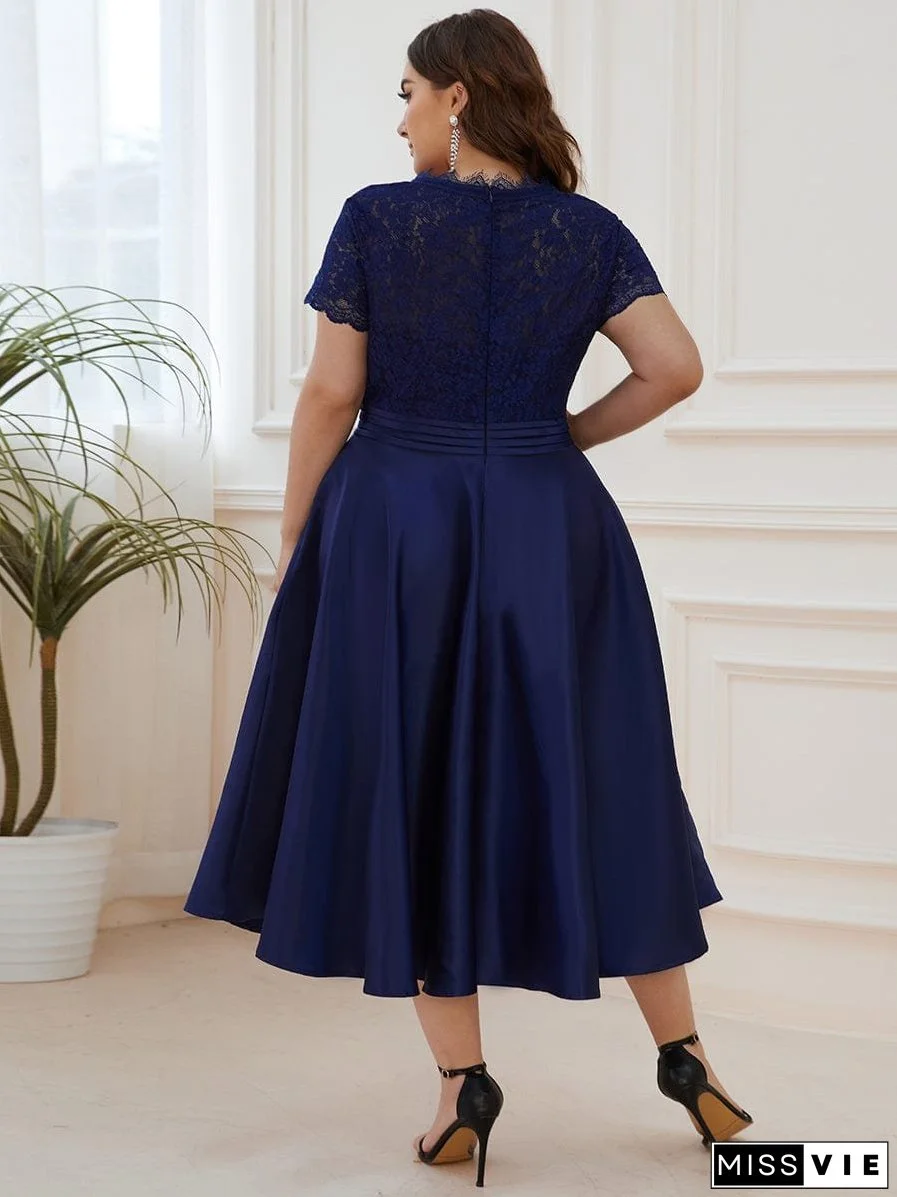 Elegant Plus Size Lace A-line Cocktail Dress with Pockets