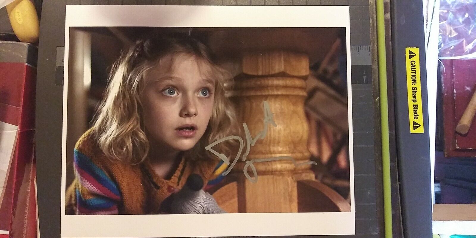 Dakota Fanning signed 8x10