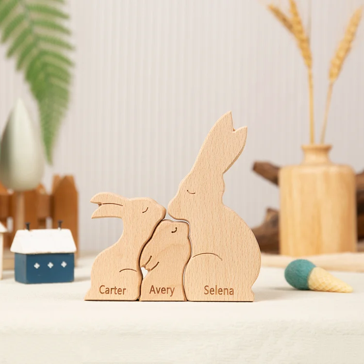 Decoración de madera Conejos abrazándose con 3 Nombres personalizados para la FAMILIA