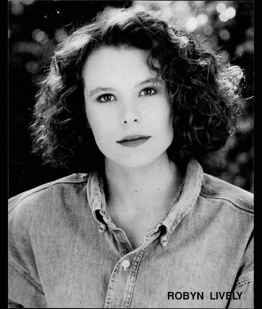 ROBYN LIVELY - 8x10 Headshot Photo Poster painting w/ Resume - Chicago Hope