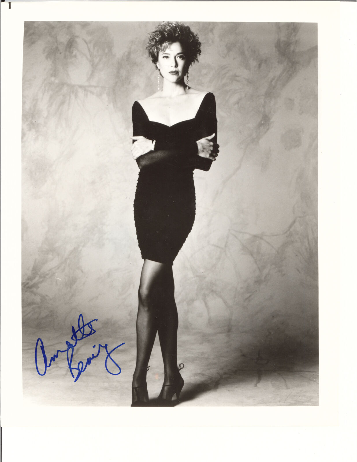 ANNETTE BENING BLACK DRESS SIGNED Photo Poster painting AUTOGRAPHED W/COA 8X10