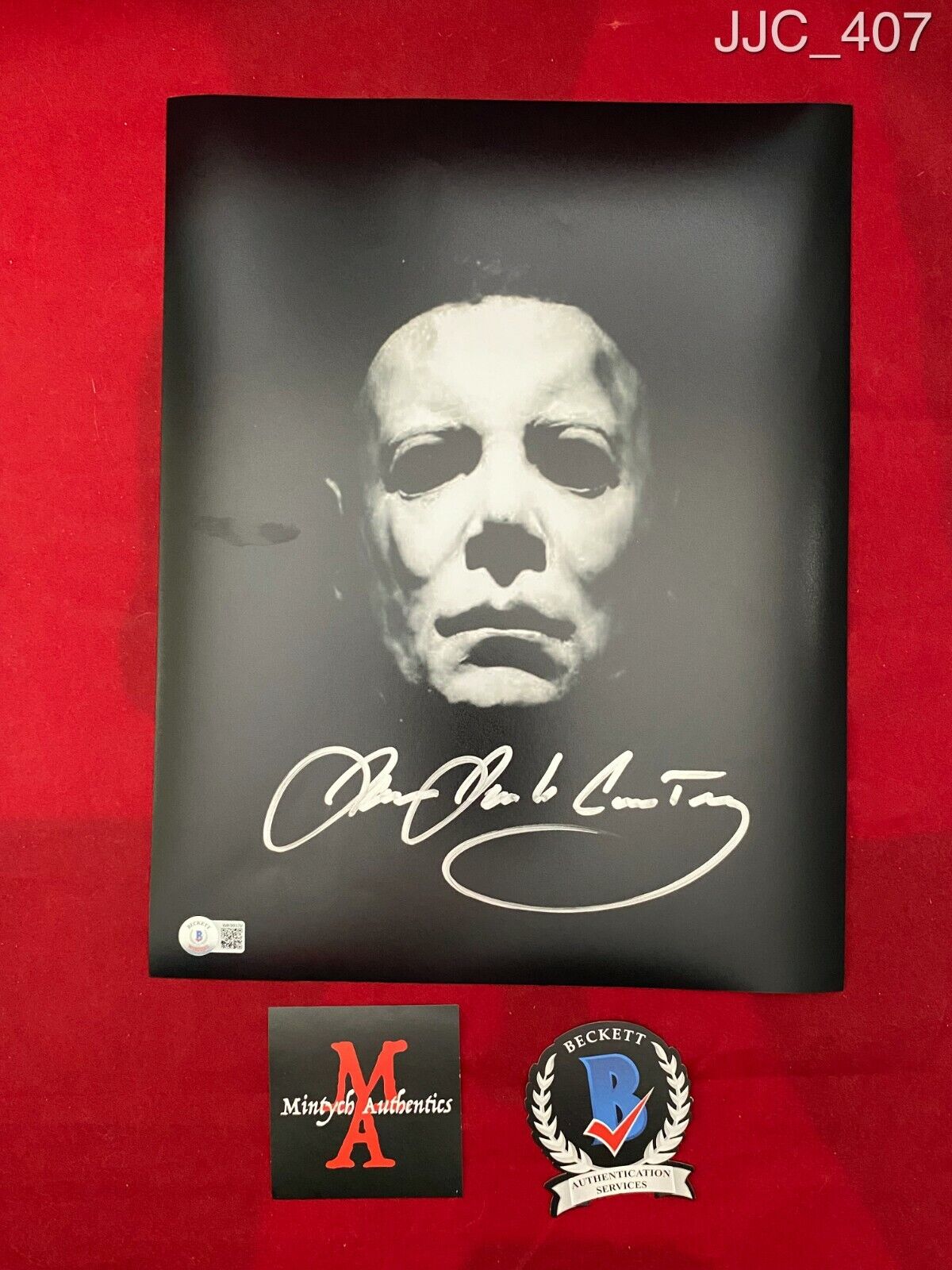 JAMES JUDE COURTNEY SIGNED 11x14 Photo Poster painting! HALLOWEEN KILLS! MICHAEL MYERS! BECKETT!