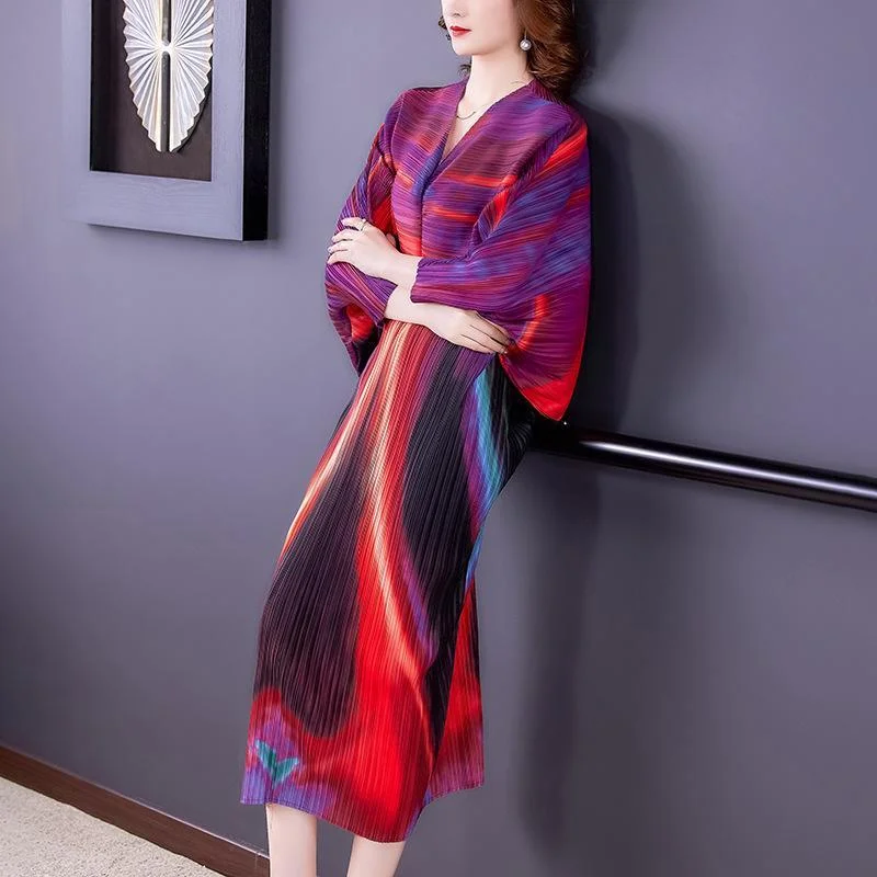 Pleated gradient contrast color bat sleeve dress
