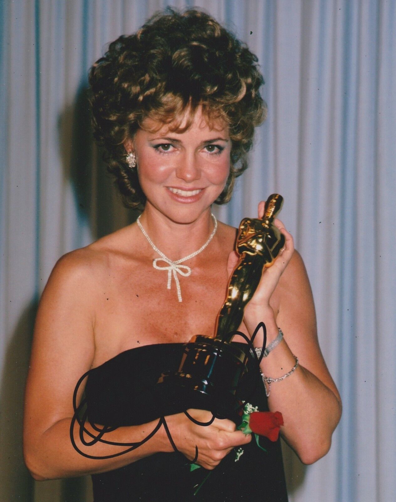 Sally Field Signed Academy Award 10x8 Photo Poster painting AFTAL