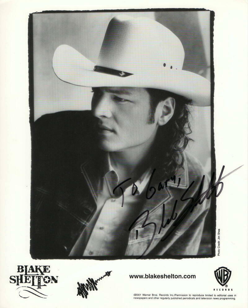 BLAKE SHELTON SIGNED AUTOGRAPH 8X10 Photo Poster painting - VINTAGE PROMO Photo Poster painting, COUNTRY STUD