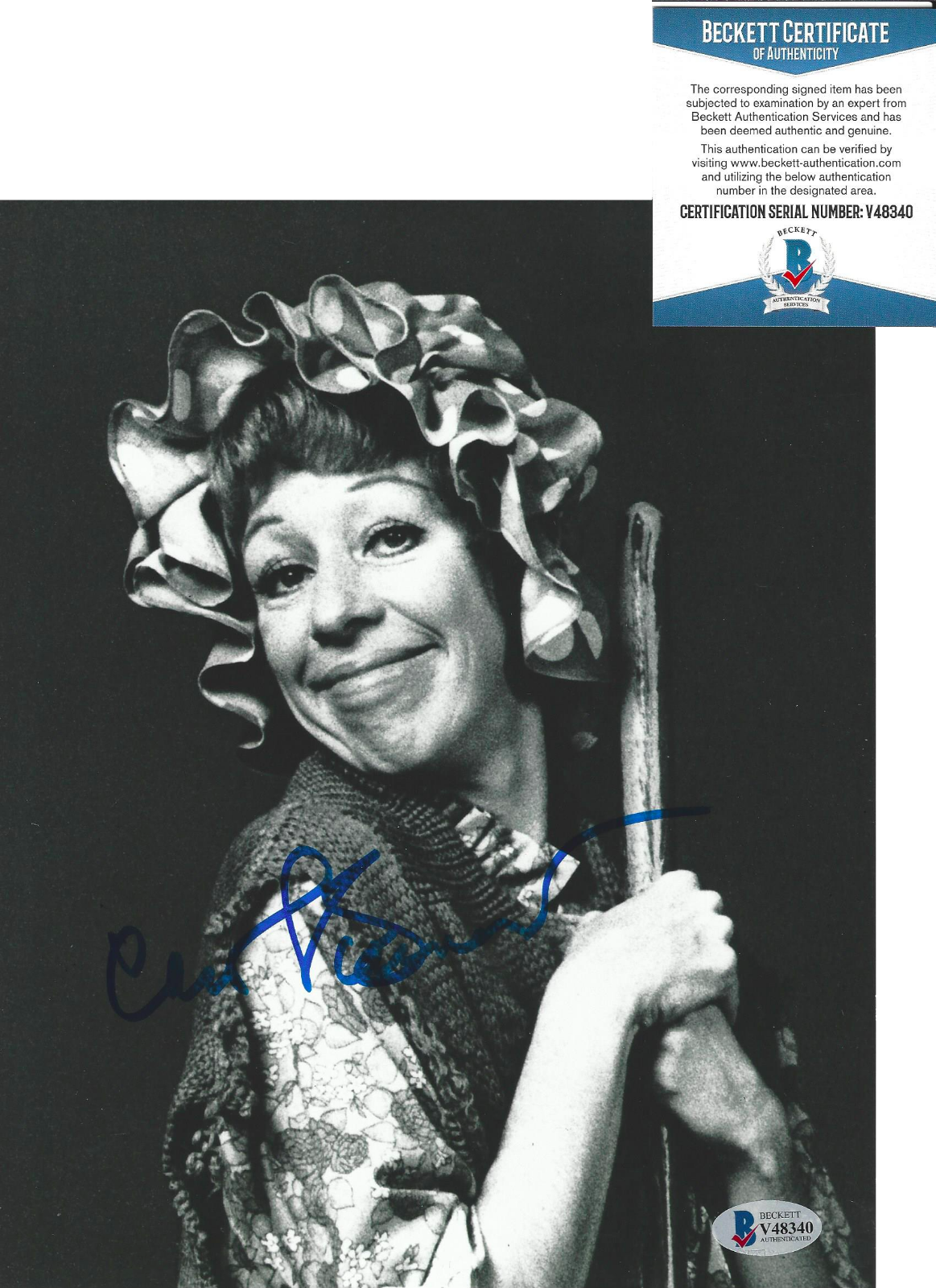 CAROL BURNETT SIGNED 8x10 SHOW Photo Poster painting 9 COMEDY ACTRESS PROOF BECKETT COA BAS