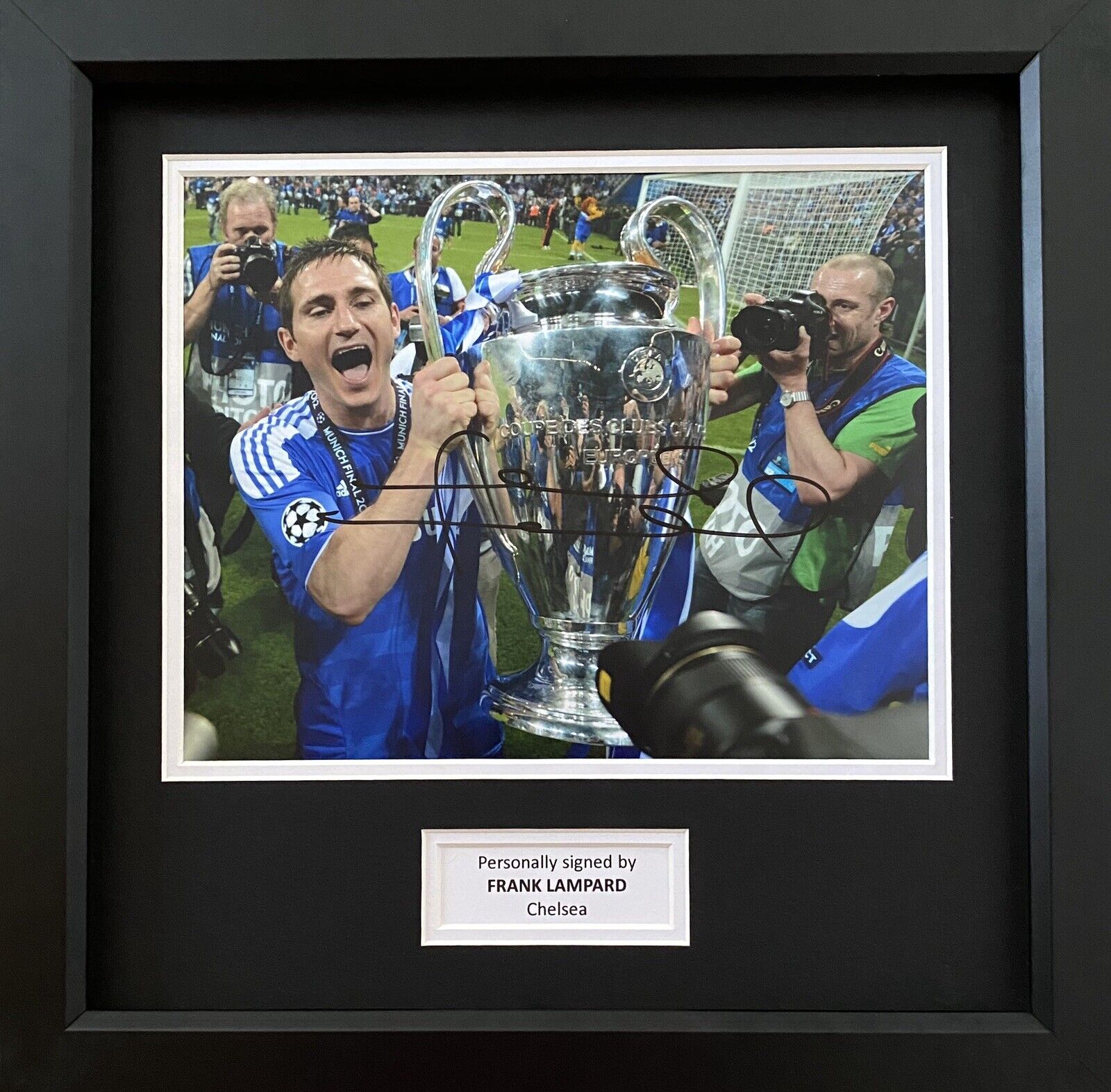 Frank Lampard Genuine Hand Signed Chelsea Photo Poster painting In 14x11 Frame Display