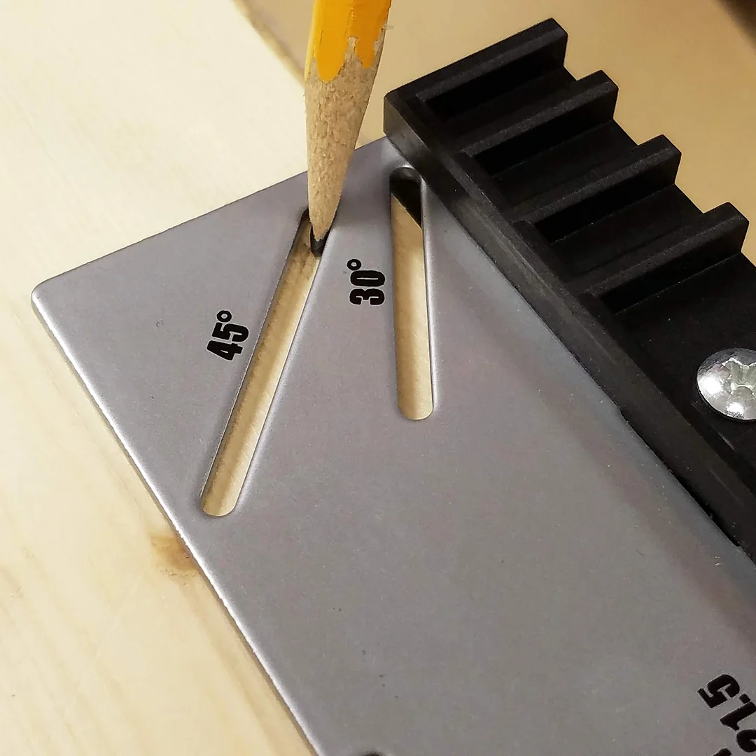 مسطرة النجارة متعددة الوظائف