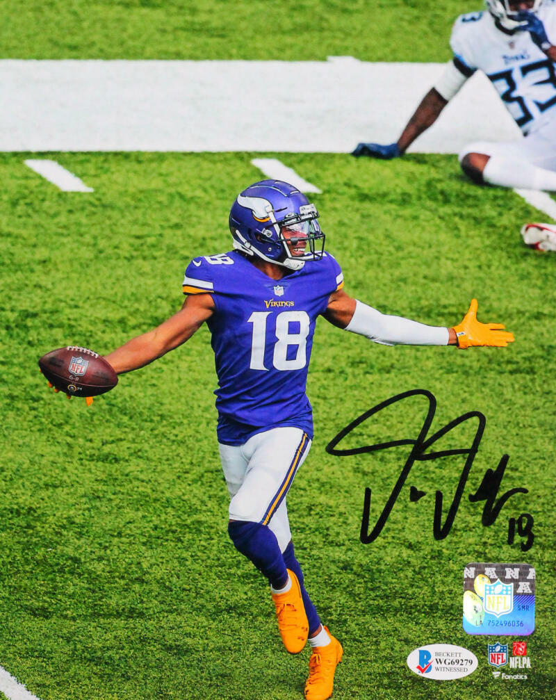 Justin Jefferson Autographed Minn. Vikings 8x10 Taunting Photo Poster painting - Beckett W *Blk