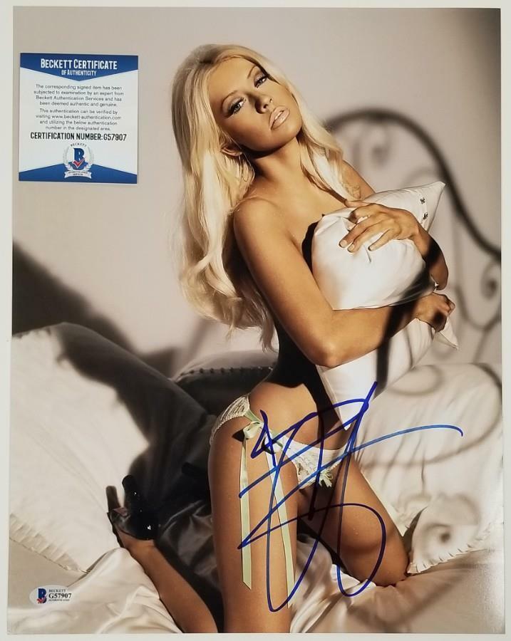 CHRISTINA AGUILERA Signed 11x14 Photo Poster painting Autograph ~ Beckett BAS COA