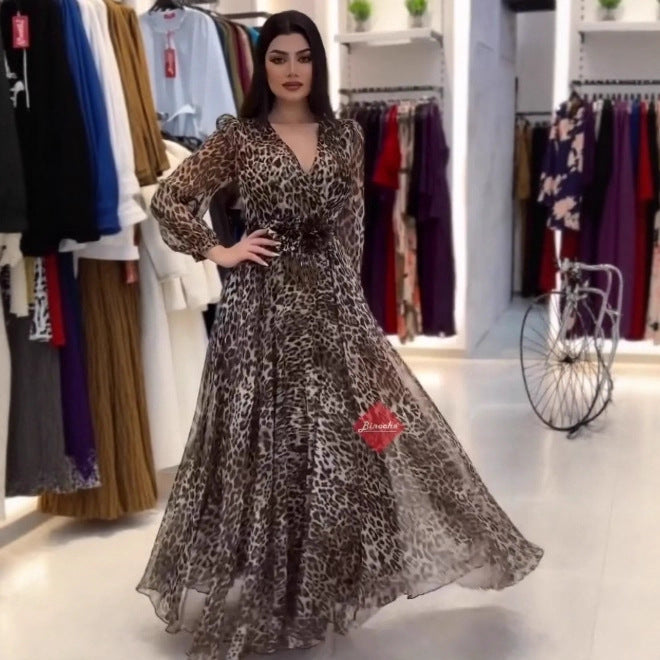 Elegantiška moteriška suknelė V formos iškirpte ir leopardo raštu