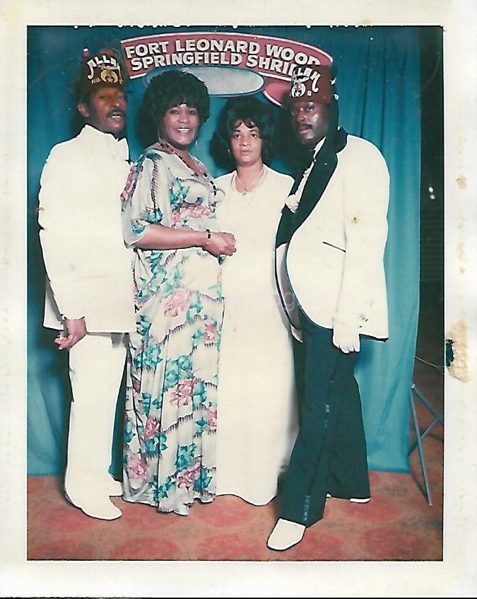 FOUND Photo Poster paintingGRAPH Color SHRINE CLUB COUPLES Original Portrait SHRINERS 16 13 M