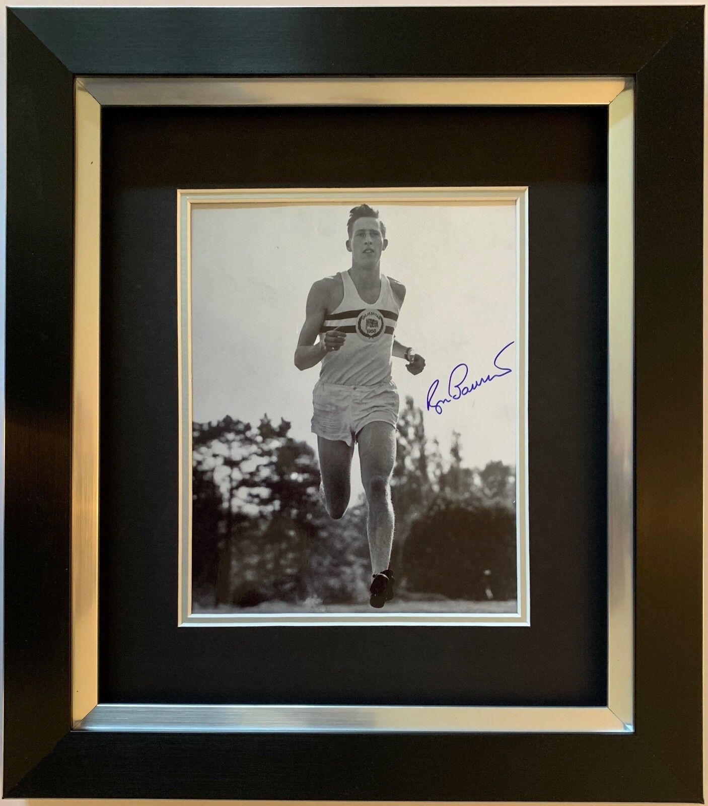 ROGER BANNISTER HAND SIGNED FRAMED Photo Poster painting DISPLAY 4 MINUTE MILE OLYMPICS 1.