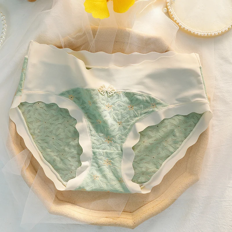 Billionm ice silk ladies plus size panties sexy lace women's underwear panties girls sweet wavy panties seamless mid-waist briefs