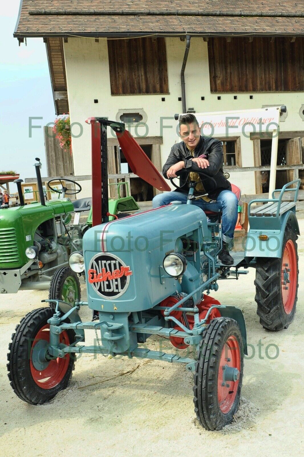 Andreas Gabalier auf Eicher Traktor Foto 20 x 30 cm ohne Autogramm (Be-80